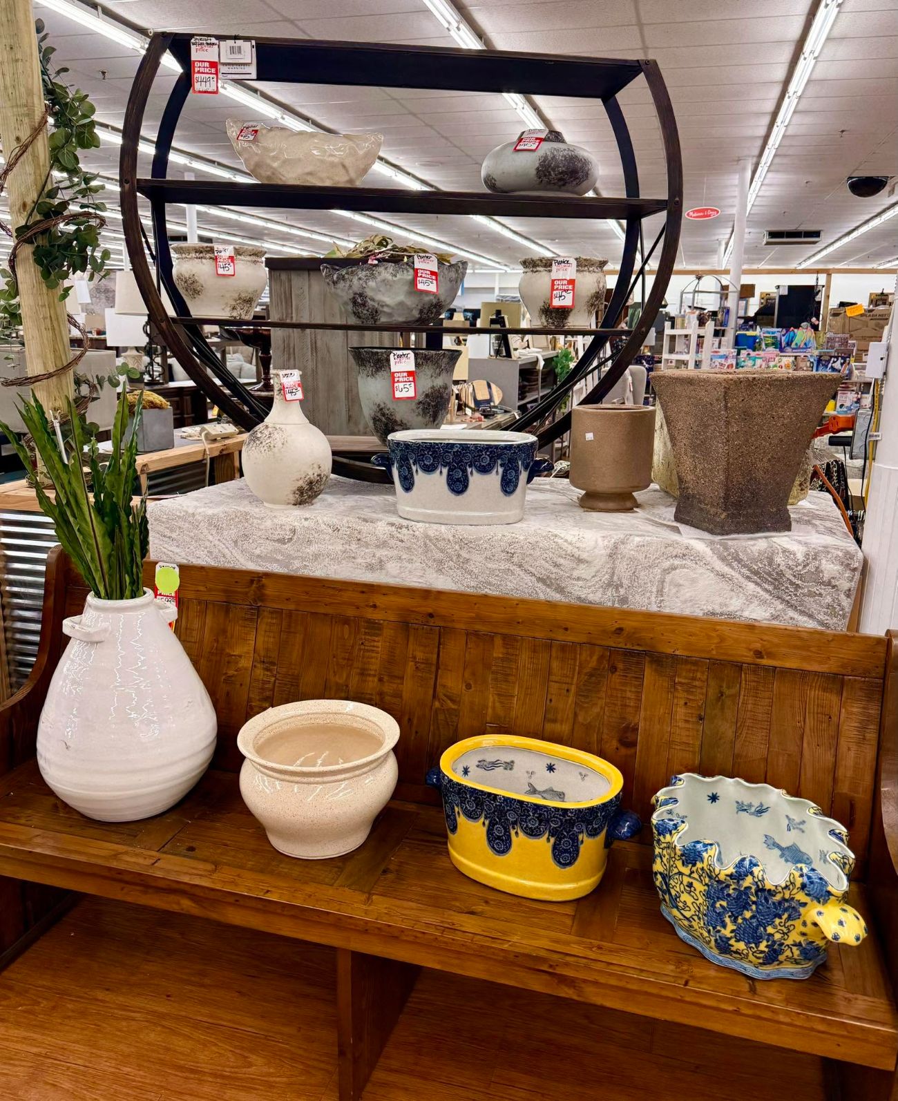 Home décor, vases and planters at 82 Outlet